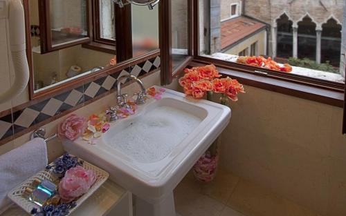 Hotel Al Ponte Dei Sospiri - image 12
