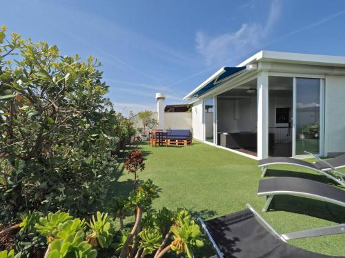 Kert, BCN Duplex Penthouse & Pool in Sant Andreu de Llavaneres