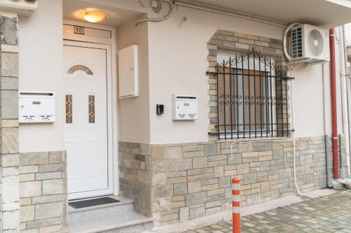 Entré, Mary's Downtown Home - a stroll away from Mount Vermio in Naousa