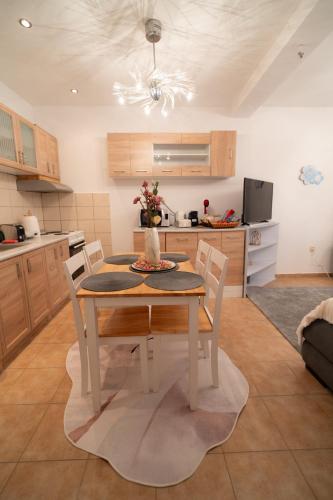 kök, Mary's Downtown Home - a stroll away from Mount Vermio in Naousa