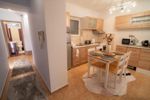 kök, Mary's Downtown Home - a stroll away from Mount Vermio in Naousa