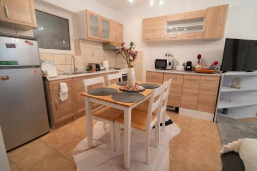 kök, Mary's Downtown Home - a stroll away from Mount Vermio in Naousa