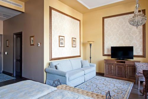 PortAventura Hotel Lucy's Mansion - Includes PortAventura Park & Ferrari Land Tickets