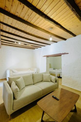 Rustic Elegance in Omodos in 奧莫多斯