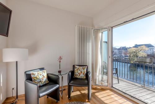 Double Room with Balcony and River and Mountain View