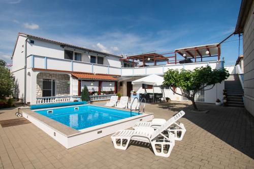 Apartments Den - with pool