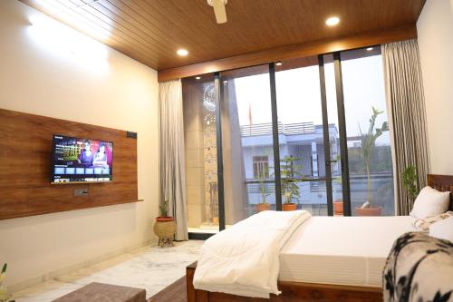 Amritam Palace A Luxury AC Home Stay