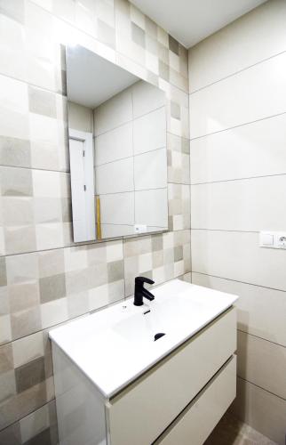 One-Bedroom Apartment image 6