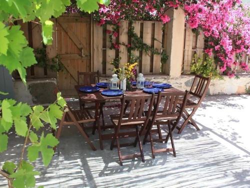 KERYLOS , au cœur de Parikia, avec jardin