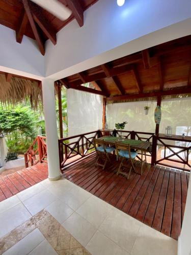 ระเบียง/ชานเรือน, Chalet tropical au cœur de Las Terrenas in เอล เซนโตร
