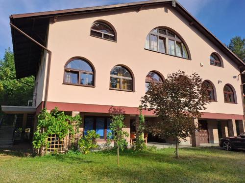 Villa Kasztanowa in Скерневіце