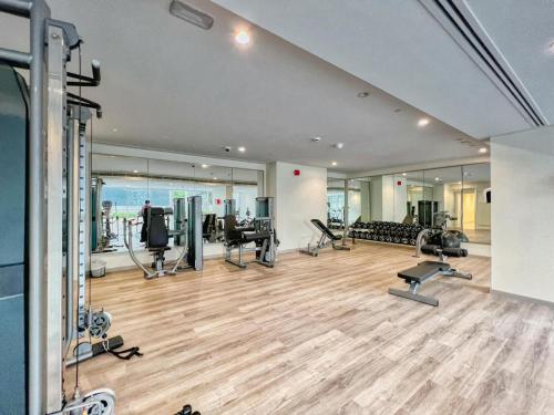 Luxury 2BD Apt with Pool GYM & Burj Khalifa Views Luxury 2BD Apt with Pool GYM & Burj Khalifa Views