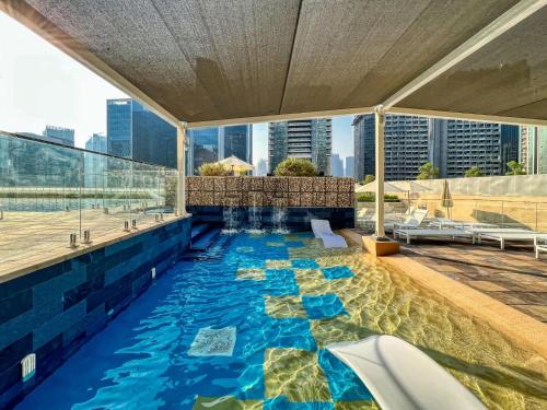 Luxury 2BD Apt with Pool GYM & Burj Khalifa Views Luxury 2BD Apt with Pool GYM & Burj Khalifa Views