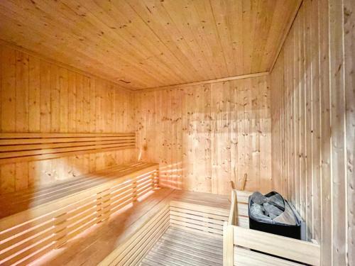 Luxury 2BD Apt with Pool GYM & Burj Khalifa Views Luxury 2BD Apt with Pool GYM & Burj Khalifa Views