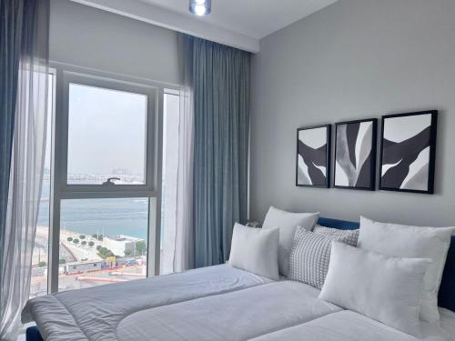 A Luxurious 2 Bedroom Emaar Beachfront Apartment in Palm Jumeirah, Dubai (photo 2)