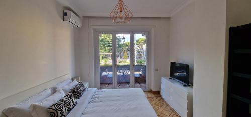 Nox Romana Apartments - Saint Peter - Large Flat with Terrace