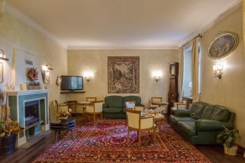 Romantic Hotel Furno - image 9
