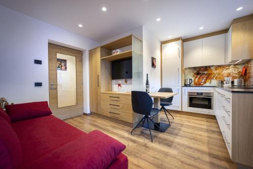 1 king bed, 1 sofa bed