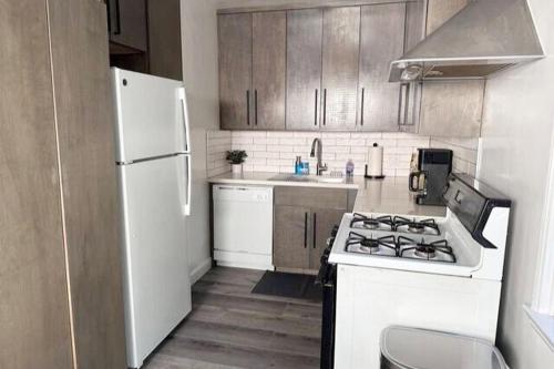 Fully remodeled 1 bedroom in prime West Hollywood thumb 4