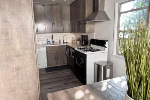 Fully remodeled 1 bedroom in prime West Hollywood detail