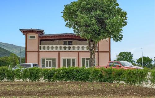 . Gorgeous Apartment In Lecce Nei Marsi With Wifi