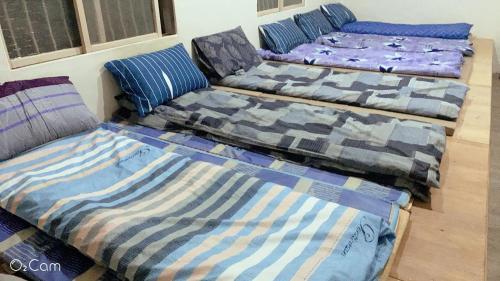 8 futon beds
