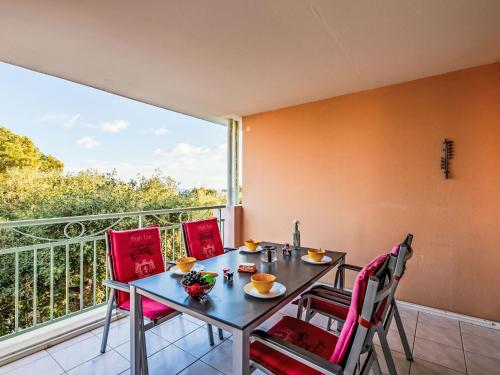 Apartment Les Calanques du Parc-4 by Interhome