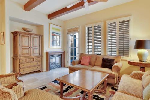 Enchanting Townhome Touching Santa Rosa Mountains in La Quinta (Kalifornia)