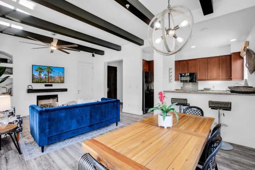 Remodeled Desert Hideaway #A in 拉钦塔(CA)