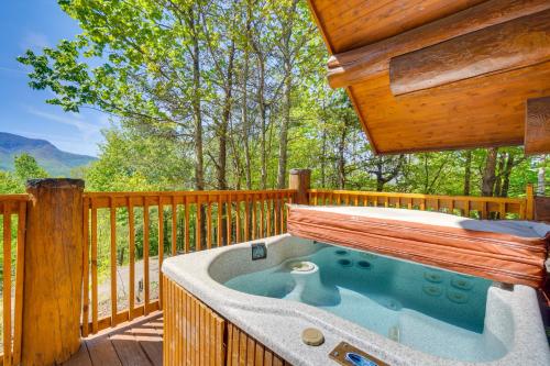 Gatlinburg Vacation Rental with Hot Tub and Game Room! in Gatlinburg, USA