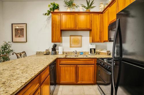 Refreshed 1BR Villa- Steps to Old Town La Quinta detail
