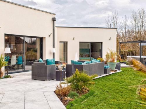 Maison élégante avec jacuzzi, confort moderne et histoire à Ranville - FR-1-788-44 gîte à louer Hérouvillette