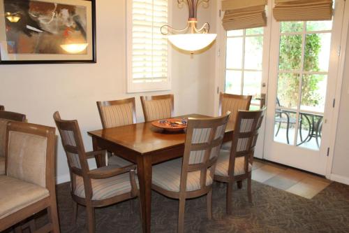 Gorgeous Ground Floor Villa Near Main Pool in 拉钦塔(CA)