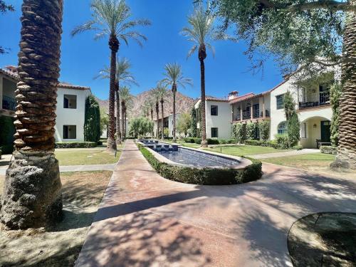 Gorgeous Ground Floor Villa Near Main Pool in 拉钦塔(CA)