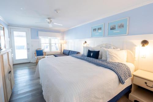 631617937 The Edgewater