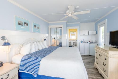 631619219 The Edgewater