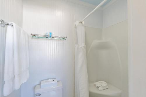 631619232 The Edgewater