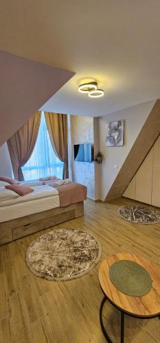 Green Hill Isidorovic Divcibare ll in Divcibare