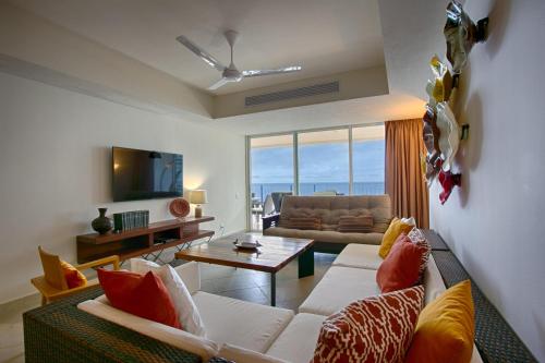 Beachfront 1BR | 5 Pools + Gym + Balcony Views, Puerto Vallarta (foto 6)
