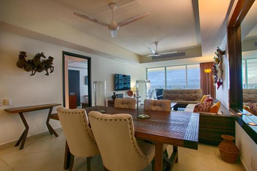 Beachfront 1BR | 5 Pools + Gym + Balcony Views, Puerto Vallarta (foto 7)