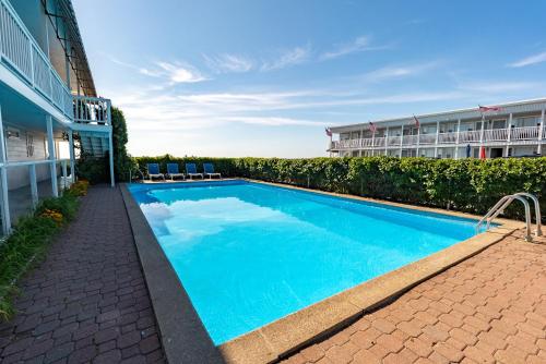 631622687 The Edgewater