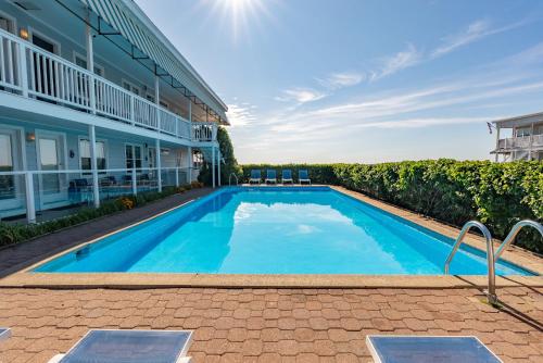 631622690 The Edgewater