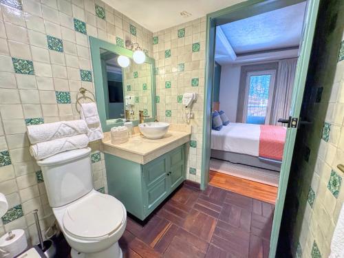 room detail thumbnail 2