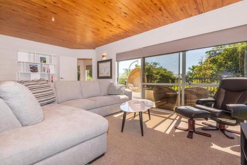 Apartment room in Kawaha Point Gem