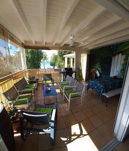 Beach Apartment - Waterfront - Anse à l ane, Les Trois-Îlets