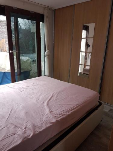 2 pièces sans voisin (2 pieces sans voisin) in 希爾蒂蓋姆