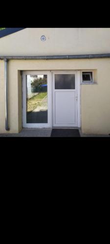 2 pièces sans voisin (2 pieces sans voisin) in 希爾蒂蓋姆