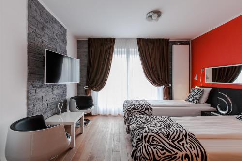 Alex Rooms - image 10