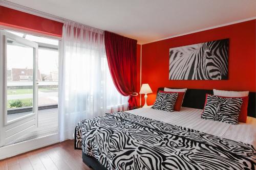 Alex Rooms - image 6