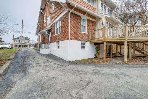 Less Than 3 Mi to Dtwn Roanoke Inviting Unit with Balcony in 羅阿諾克